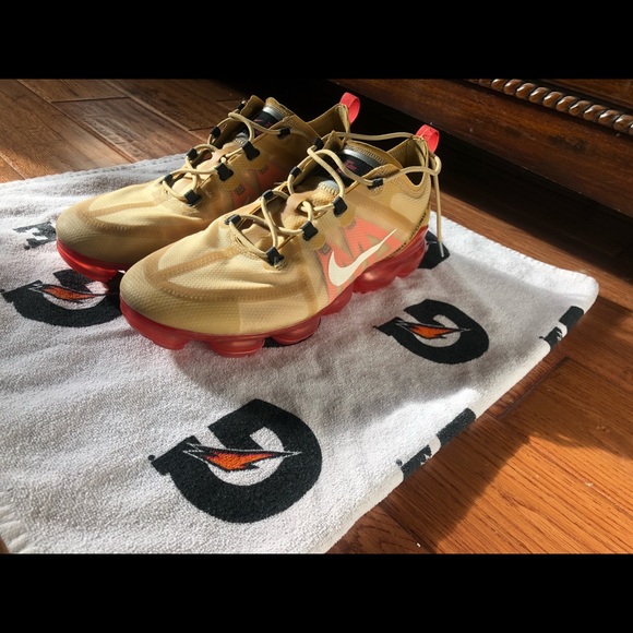 Nike Air Vapormax 2019 Crimson Gold - Picture 3 of 8